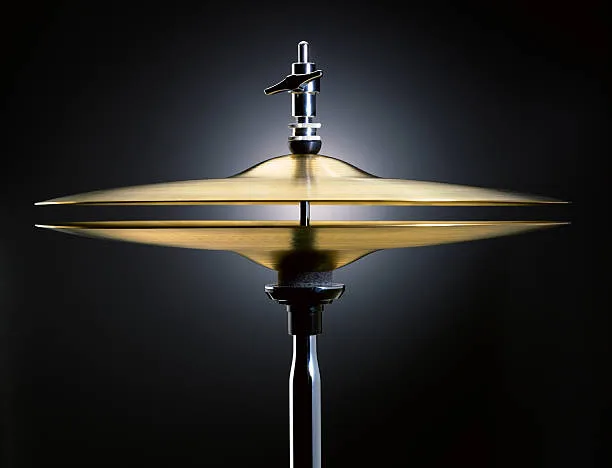 Salut Hut Cymbals op donkelen Hannergrond (xxxl Gréisst)